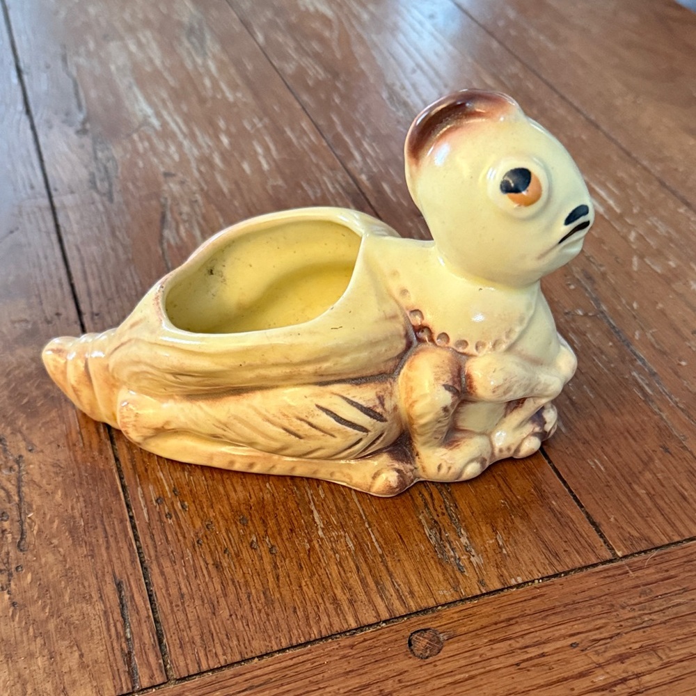 Vintage Robinson Ransbottom RRP Co. Grasshopper Planter